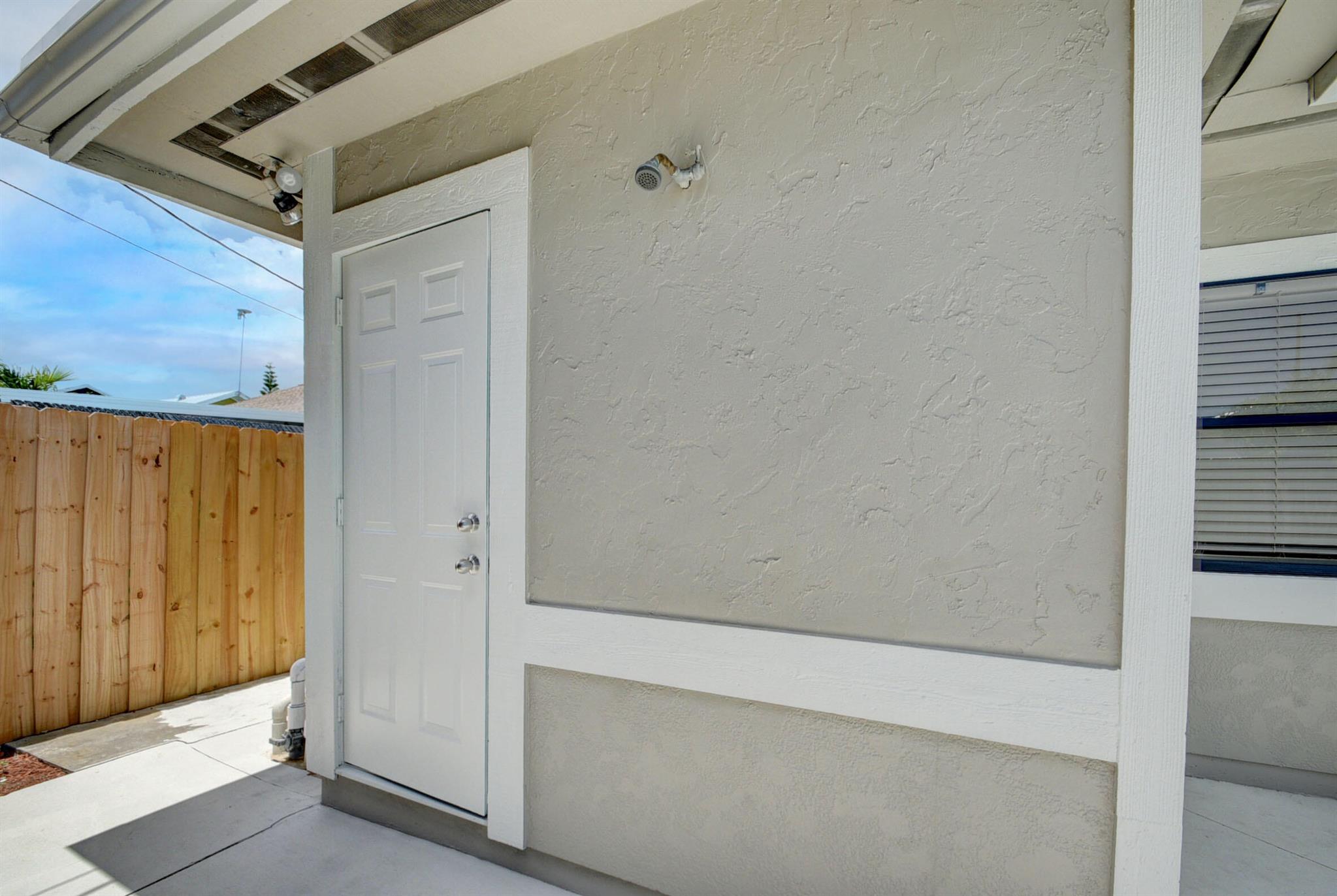 800 SW 1st Court