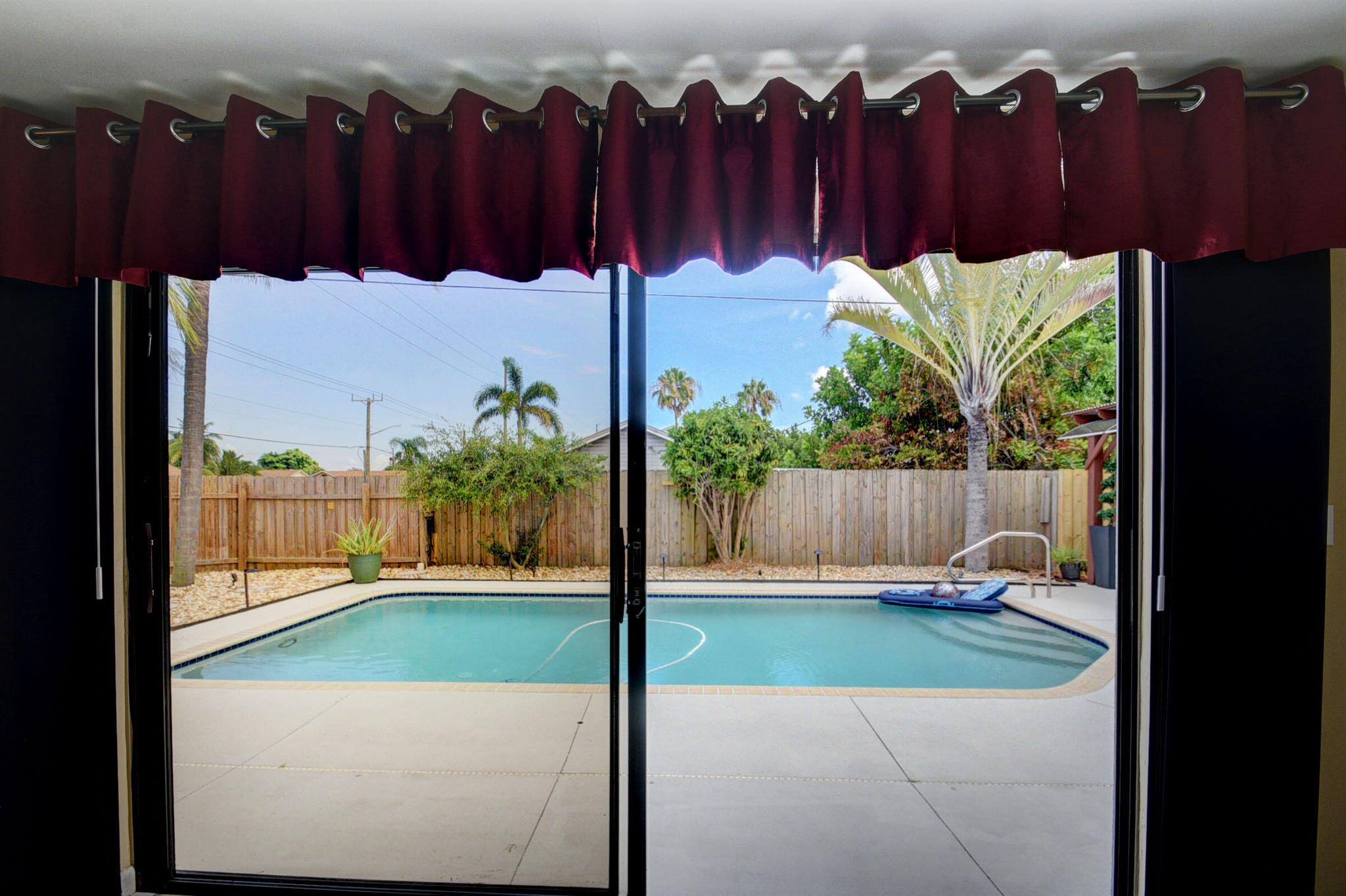 800 SW 1st Court