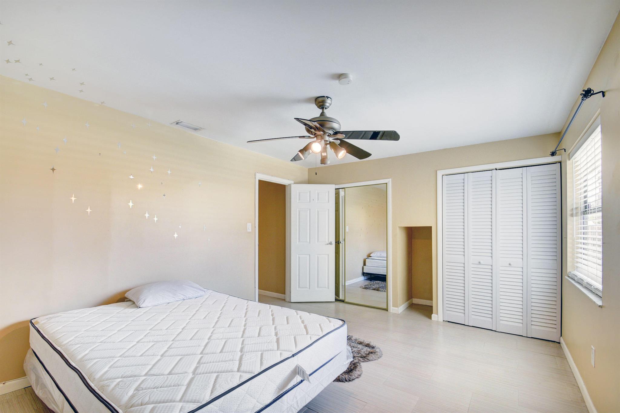 800 SW 1st Court
