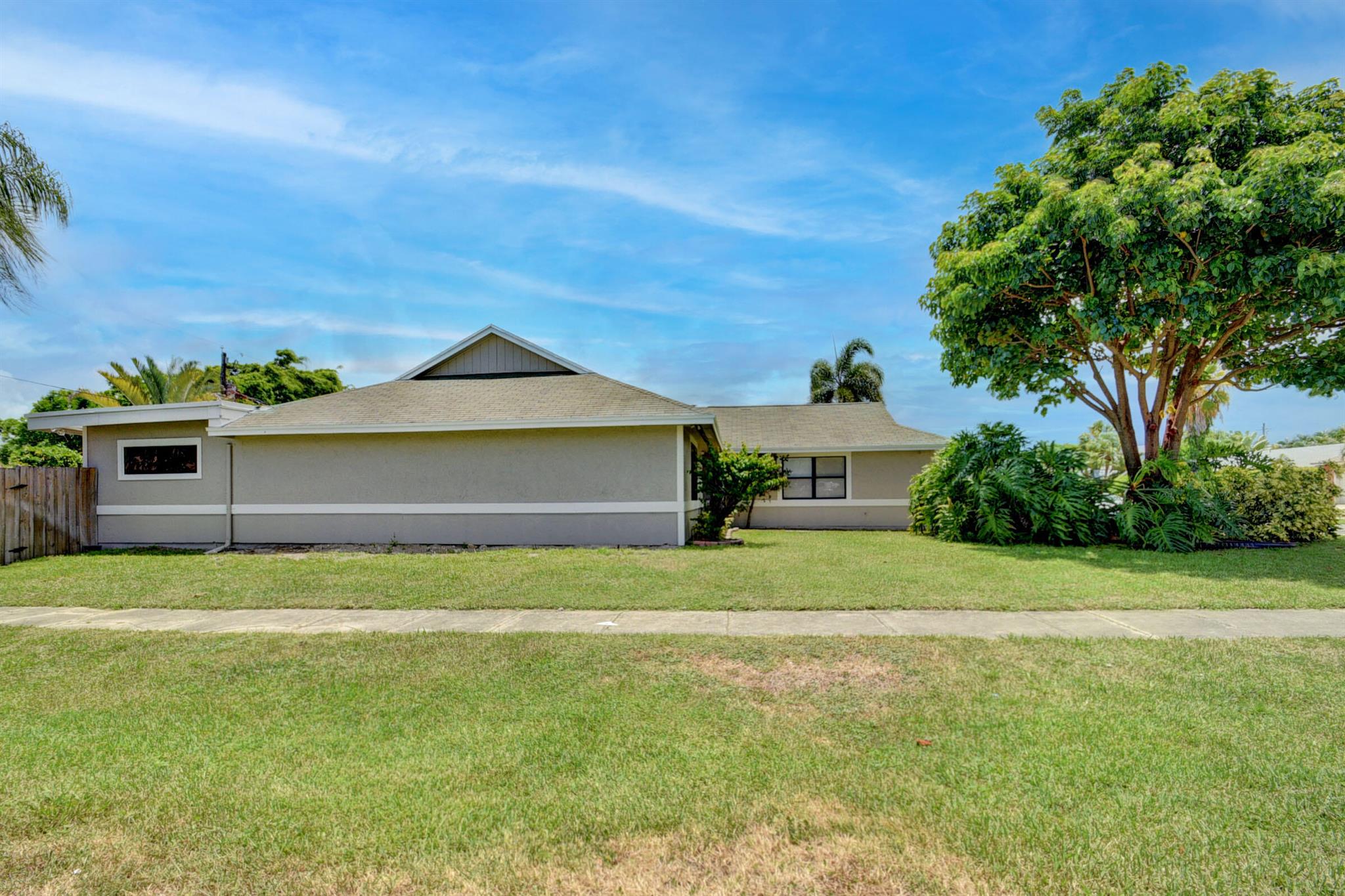 800 SW 1st Court