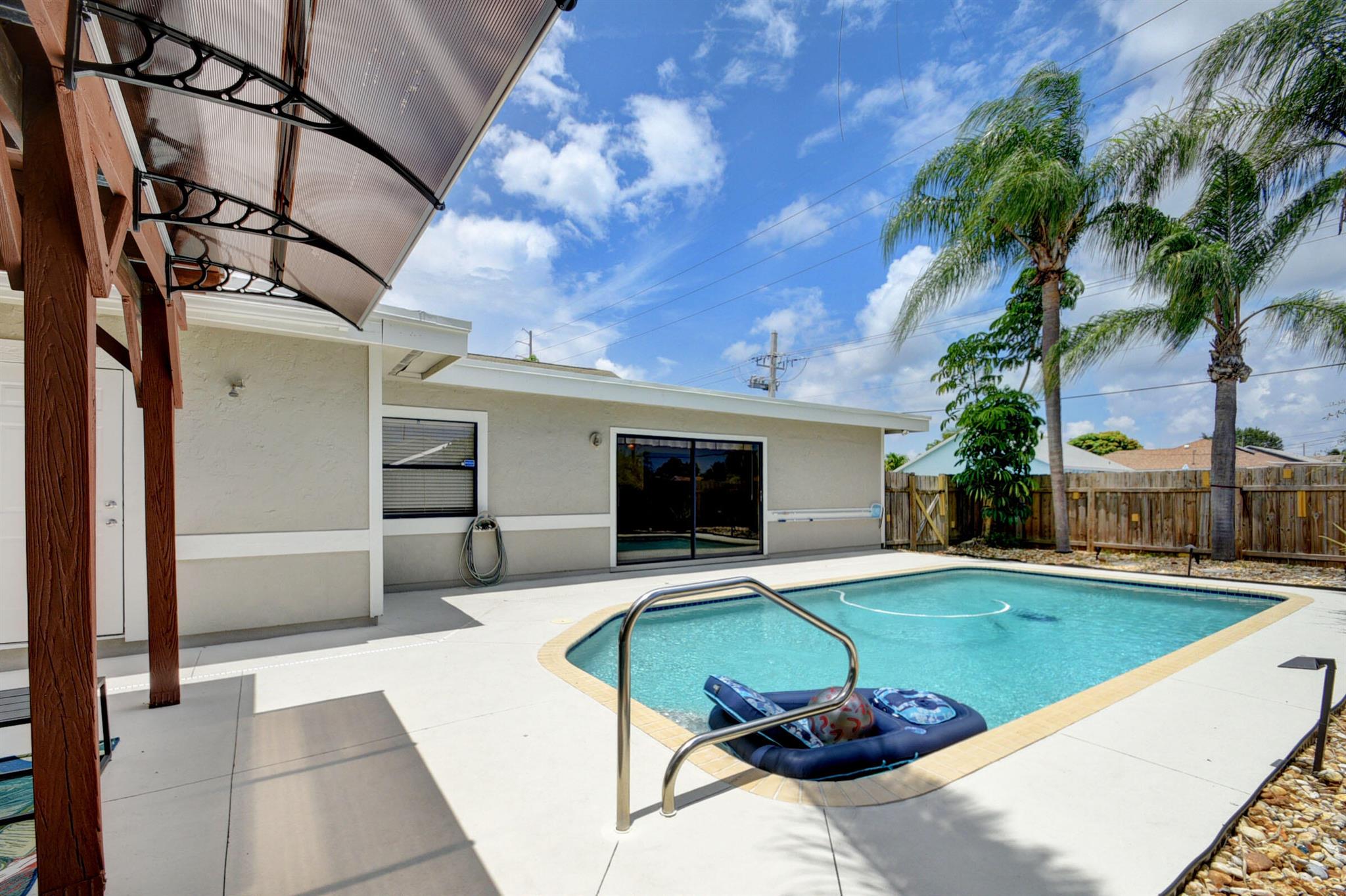 800 SW 1st Court