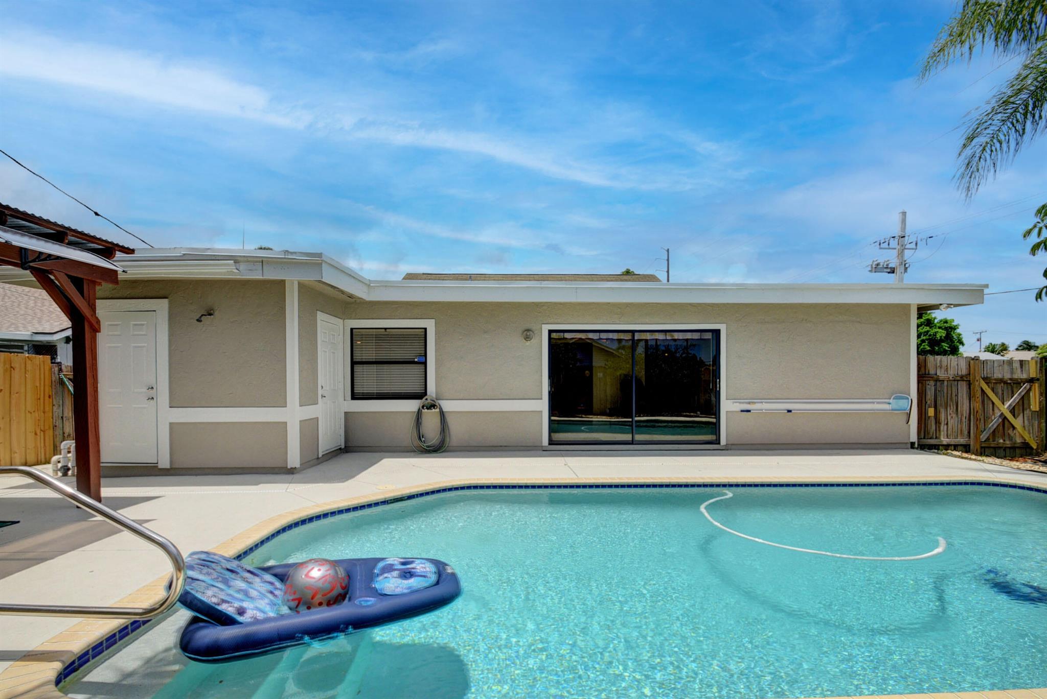 800 SW 1st Court