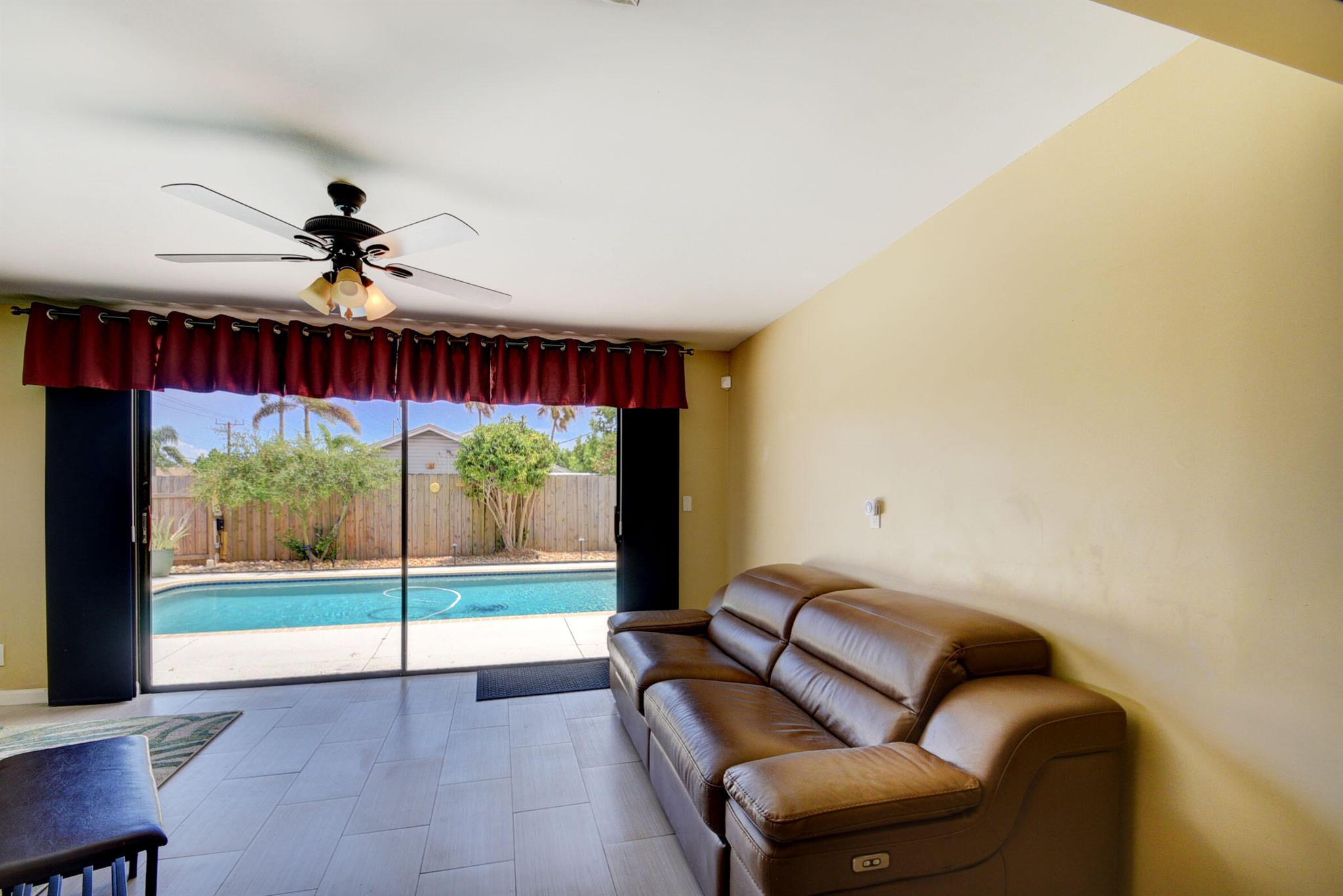 800 SW 1st Court