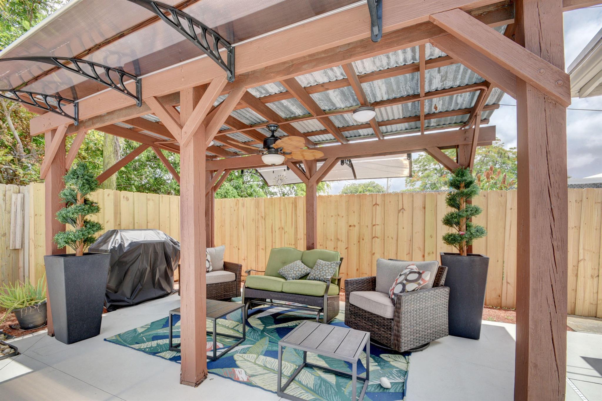 800 SW 1st Court