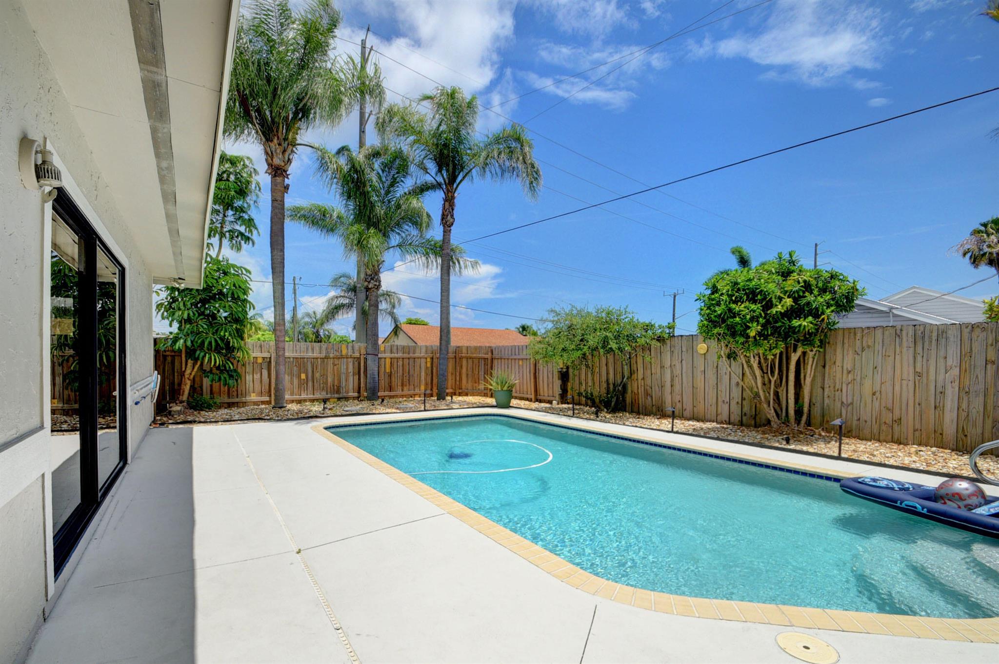 800 SW 1st Court