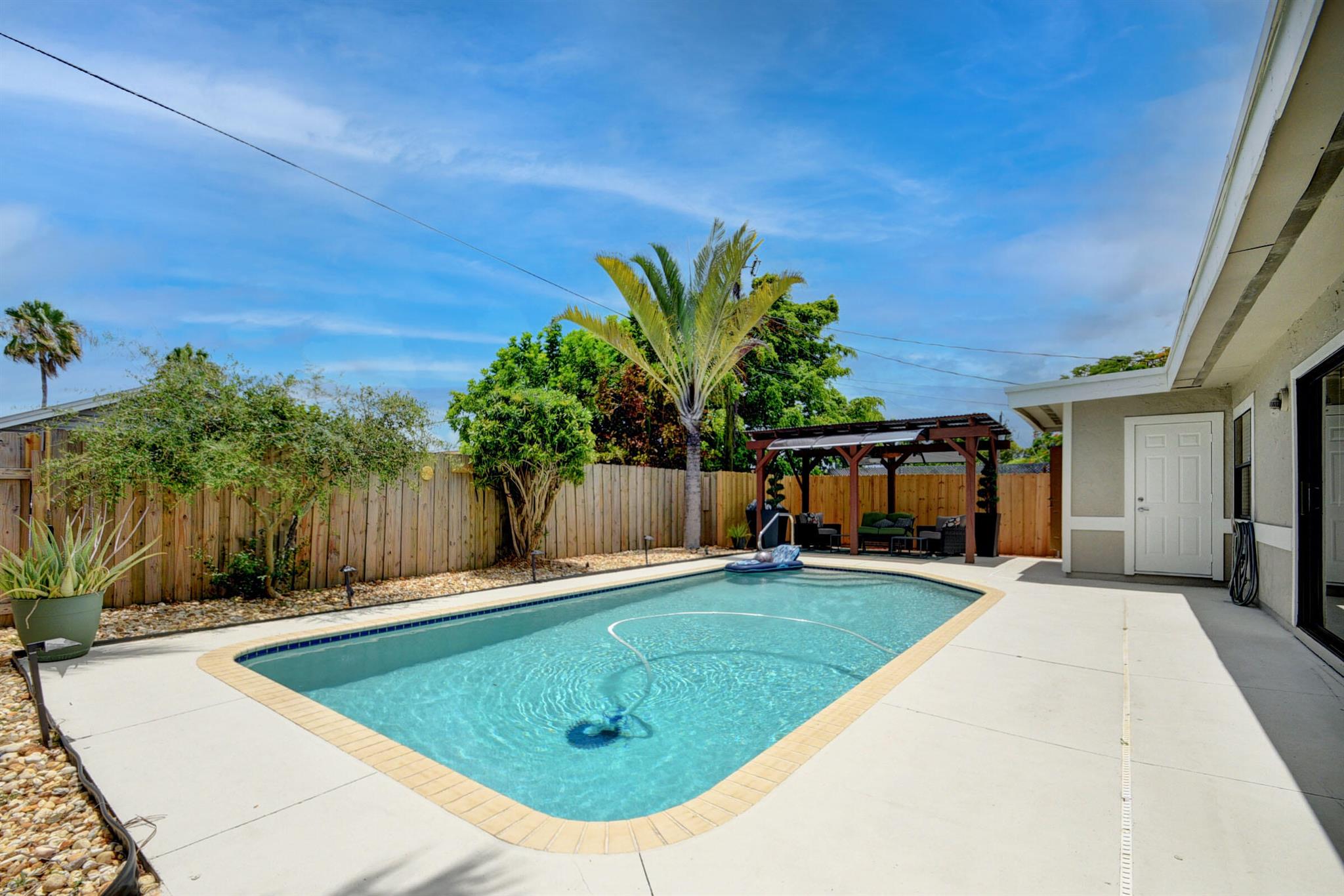 800 SW 1st Court