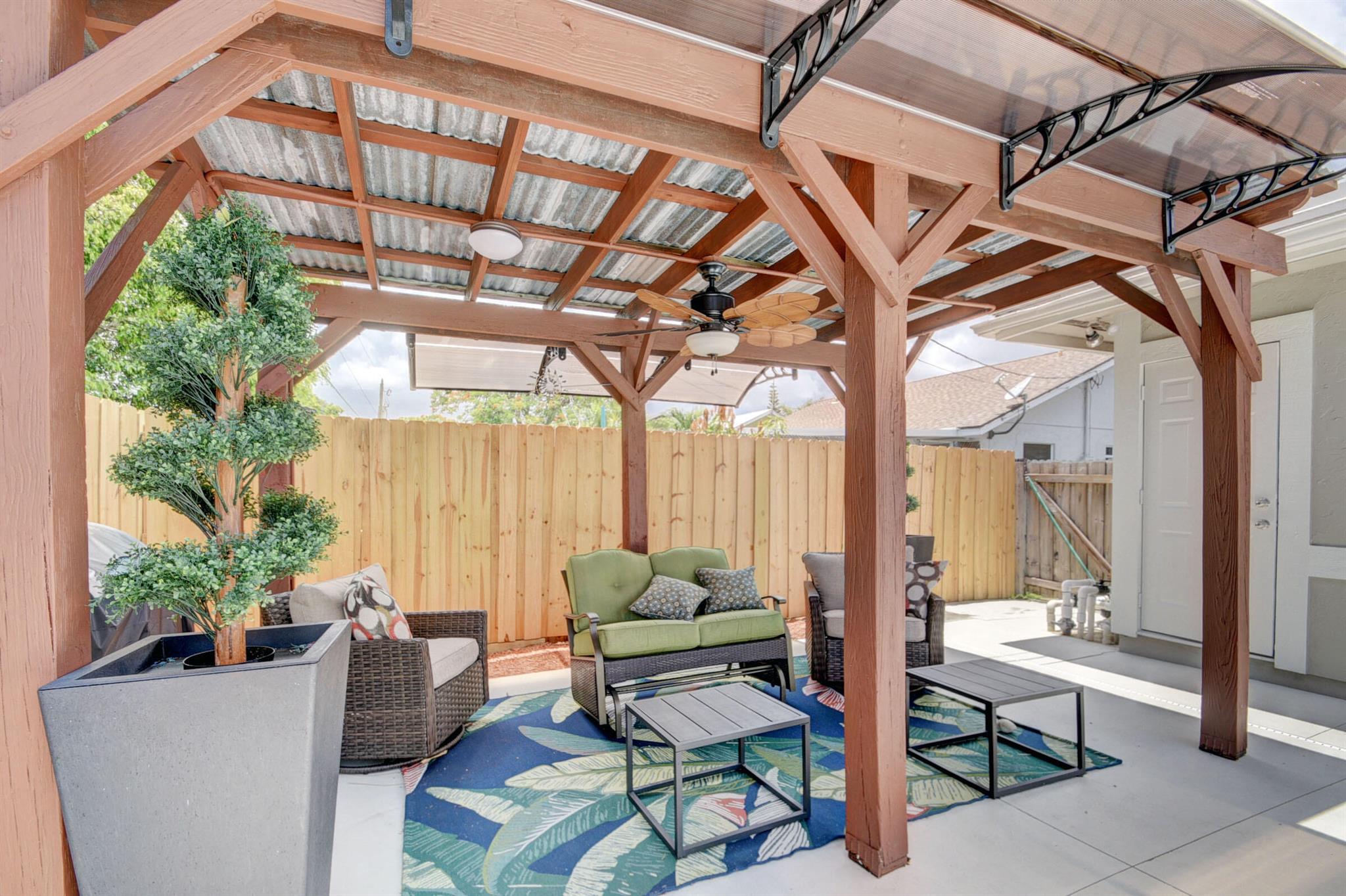 800 SW 1st Court