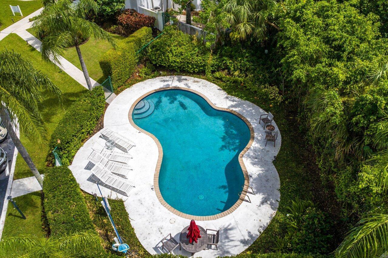 815 Palm Trail Unit: 1