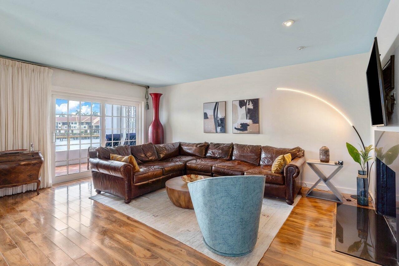 815 Palm Trail Unit: 1