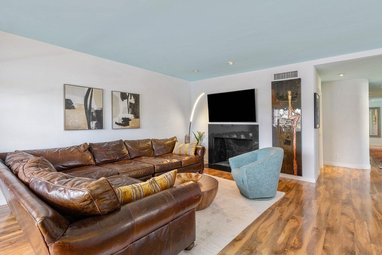 815 Palm Trail Unit: 1