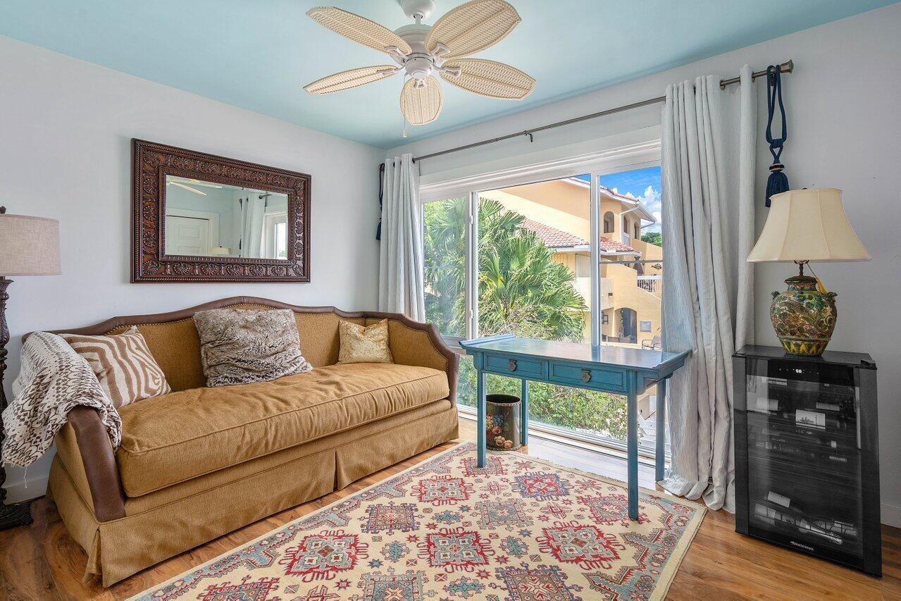 815 Palm Trail Unit: 1