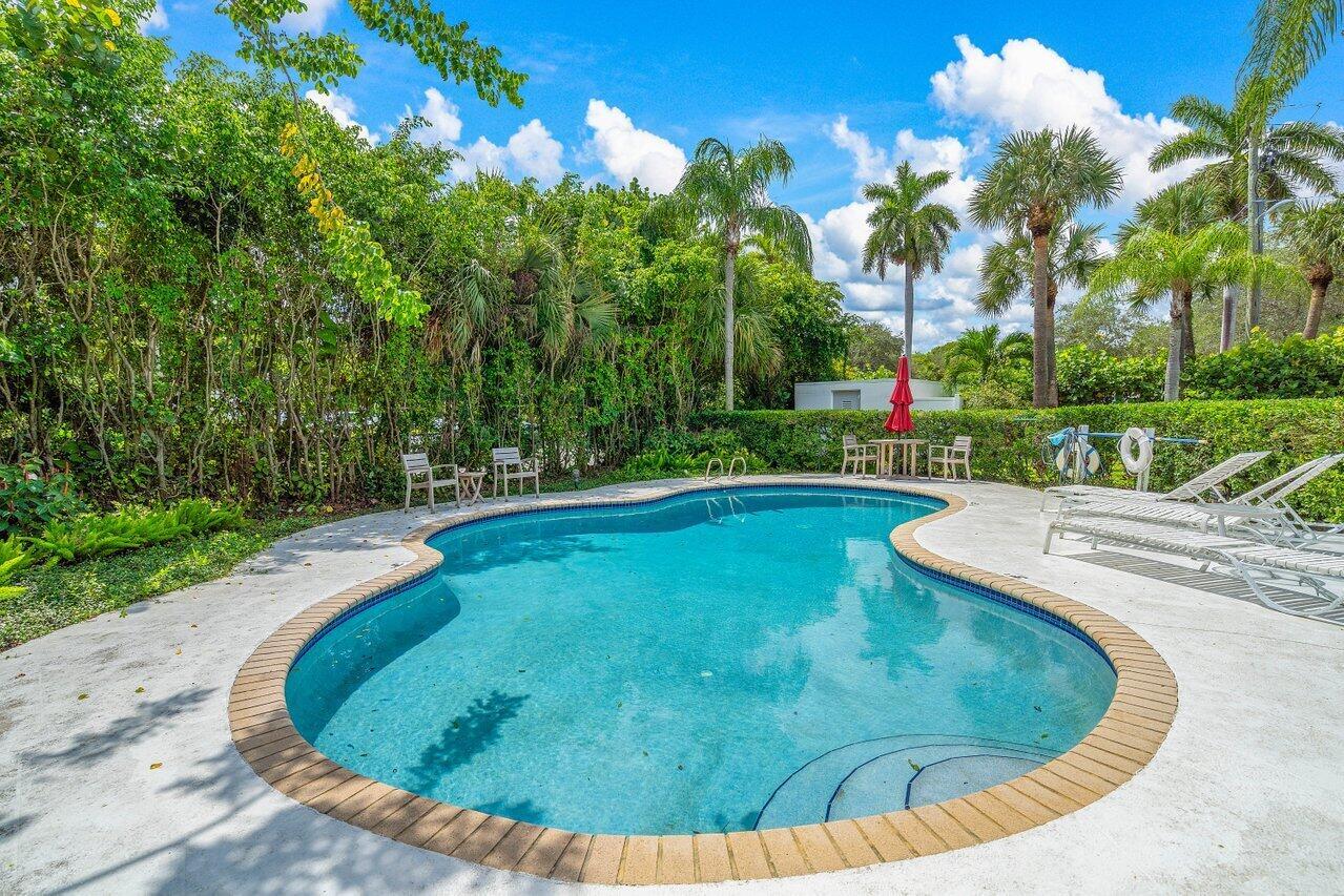 815 Palm Trail Unit: 1