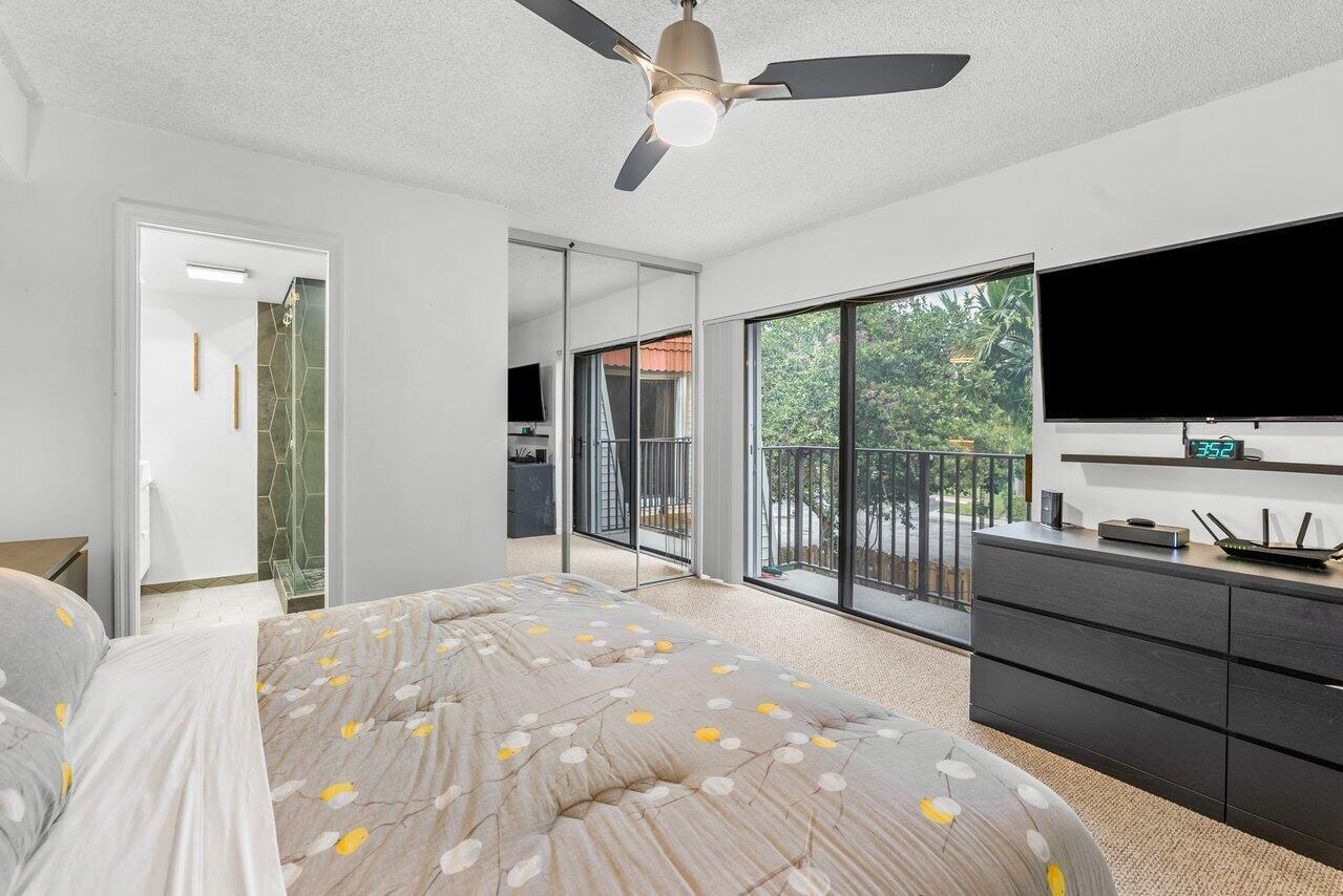 733 NW 98 Circle