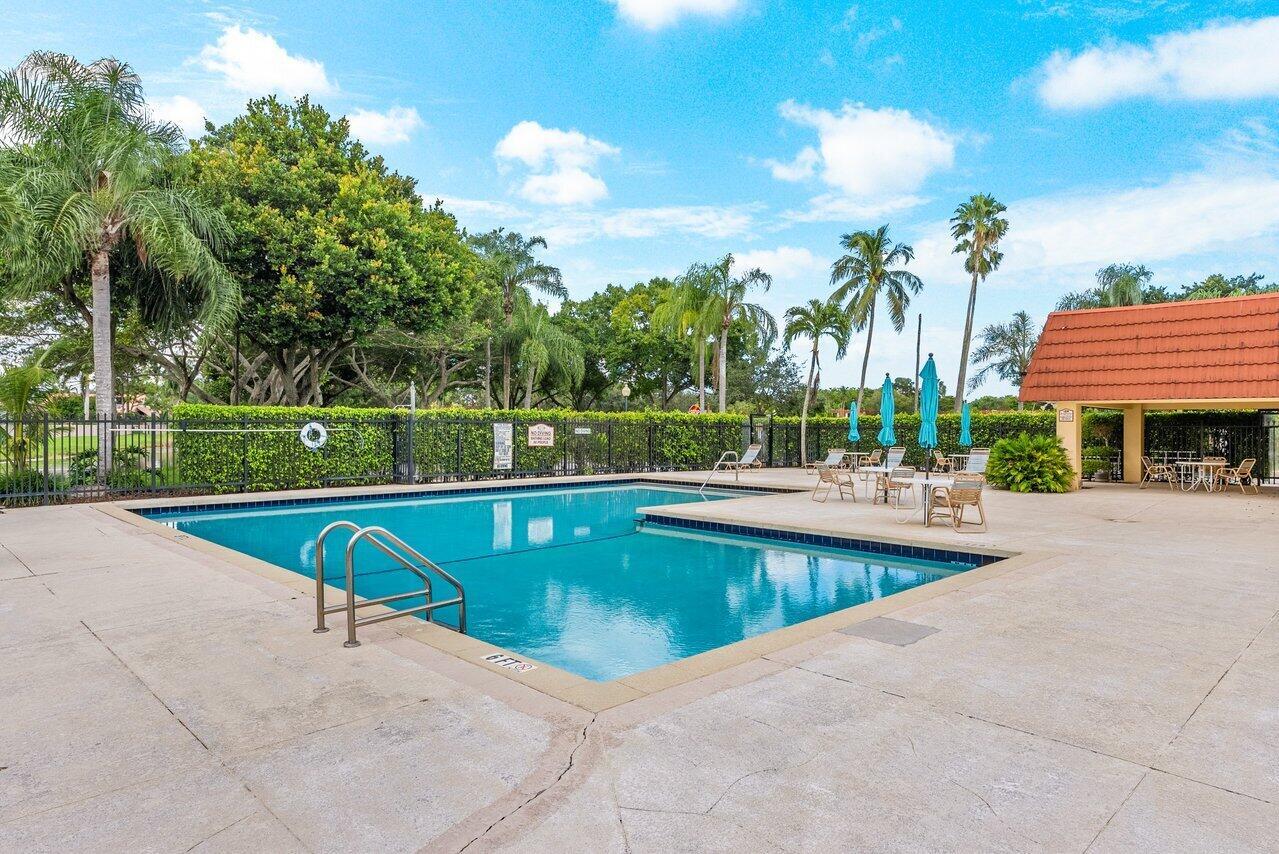 733 NW 98 Circle