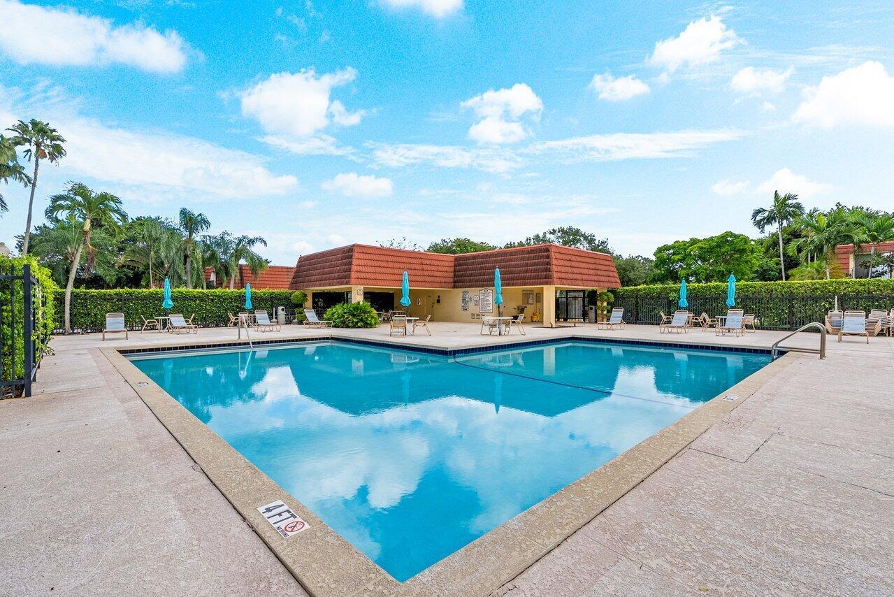 733 NW 98 Circle