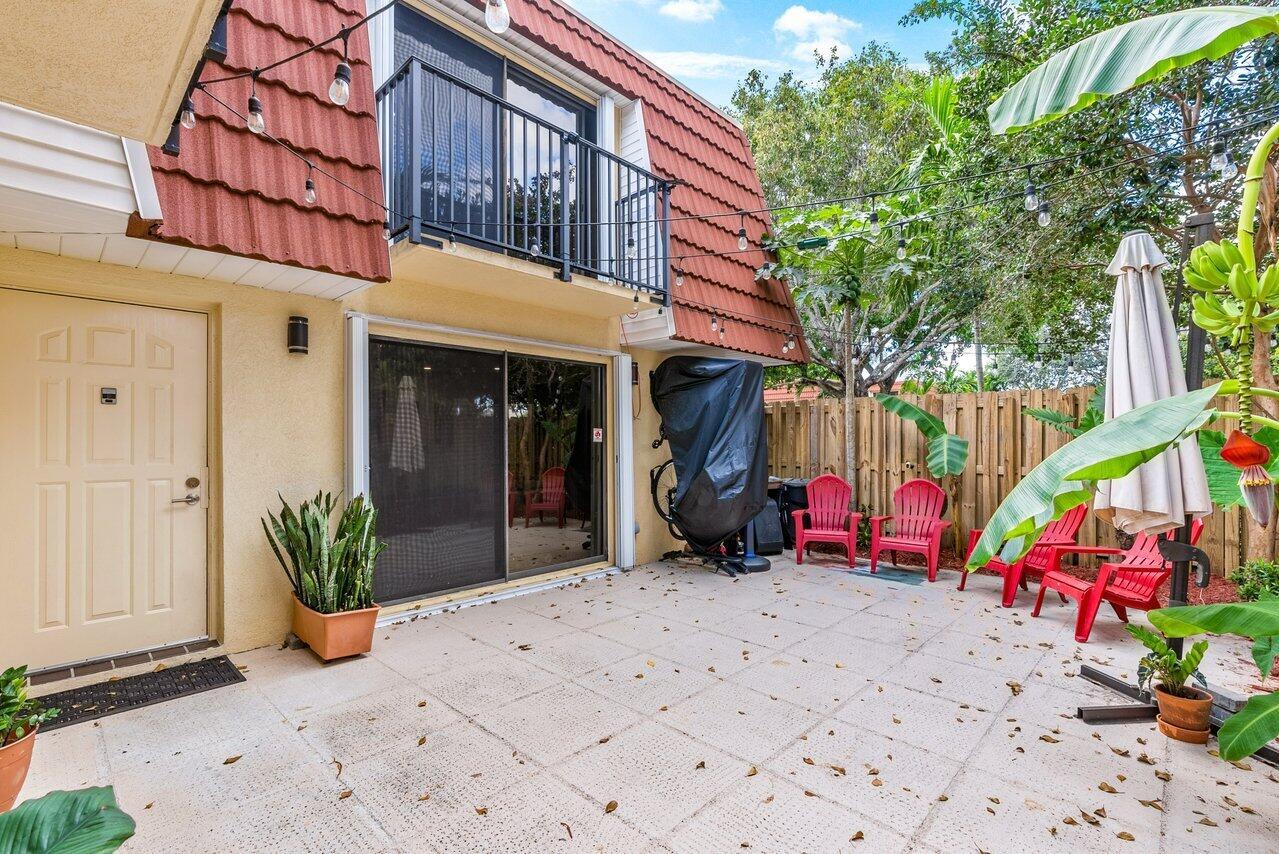 733 NW 98 Circle