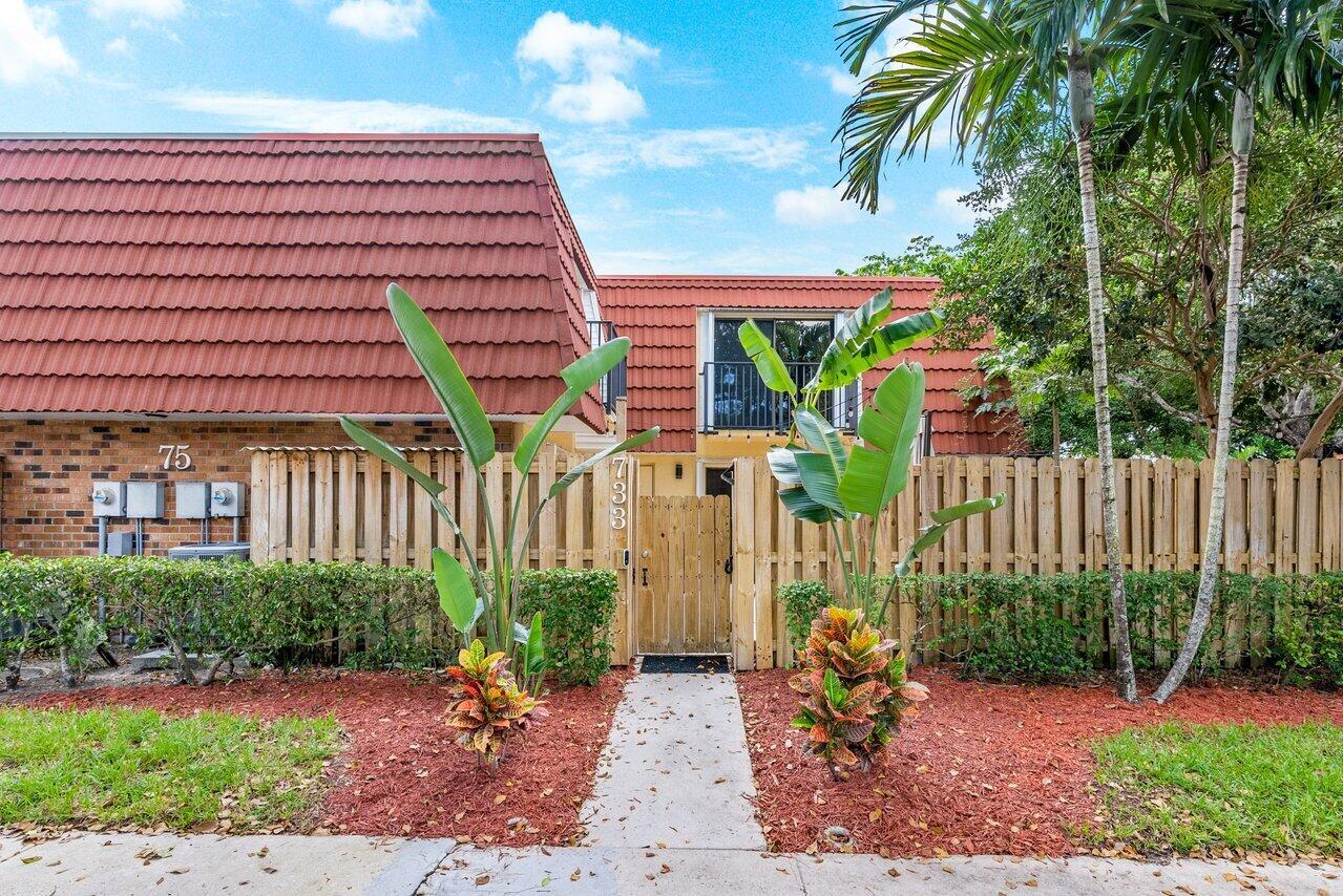 733 NW 98 Circle