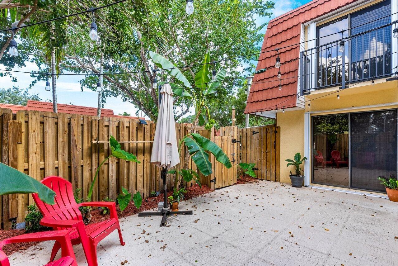 733 NW 98 Circle