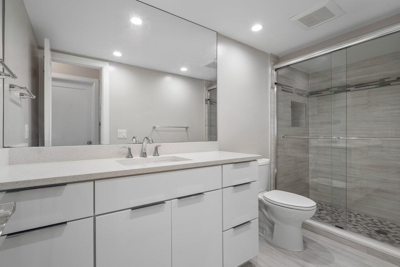 2715 N Ocean Boulevard Unit: 18d