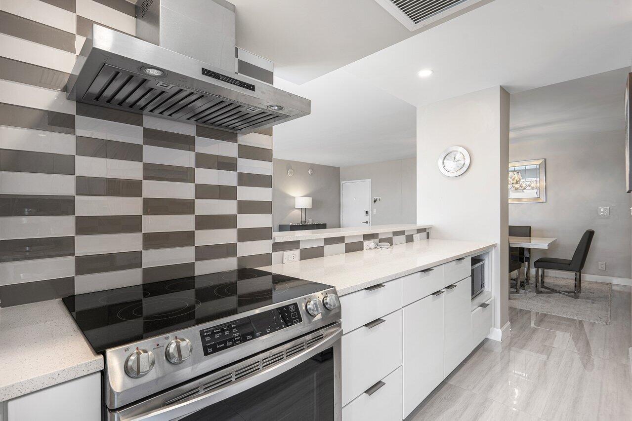 2715 N Ocean Boulevard Unit: 18d