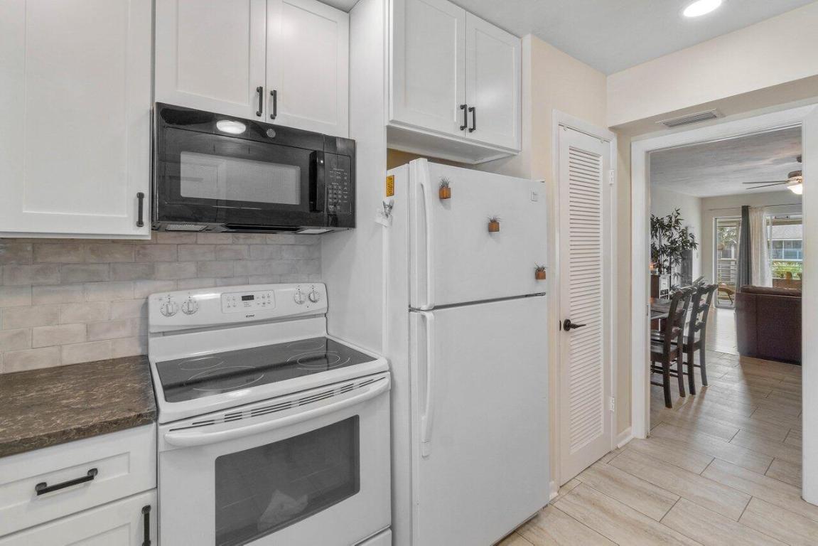 10 Garden Street 203s, Tequesta Unit: 203s