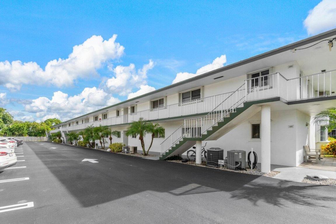 10 Garden Street 203s, Tequesta Unit: 203s