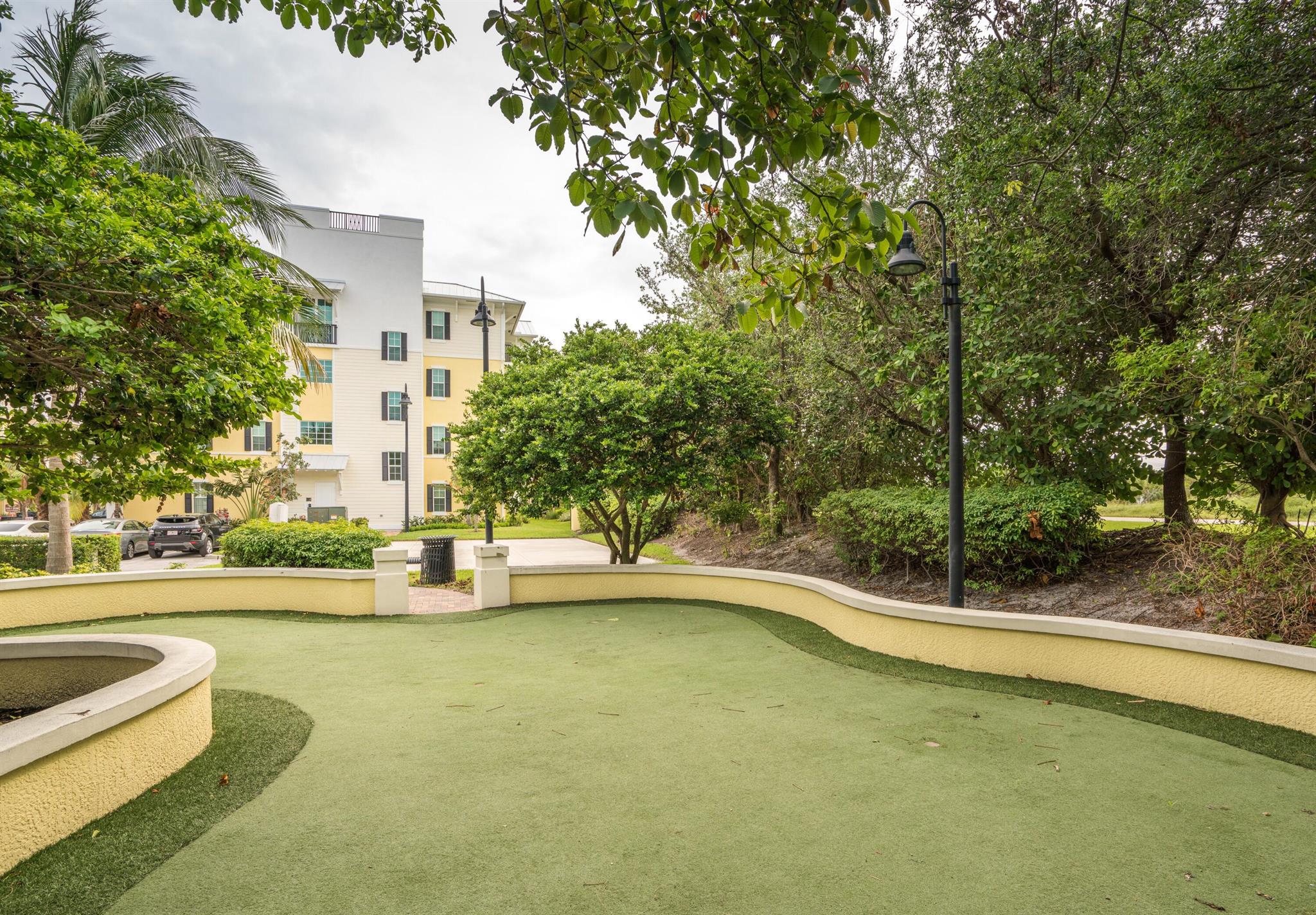 225 S Latitude Circle Unit: 204