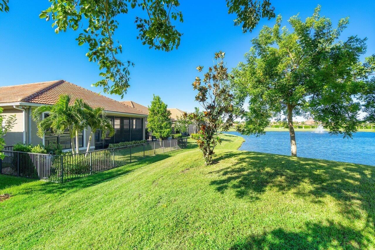 11927 Leon Circle N