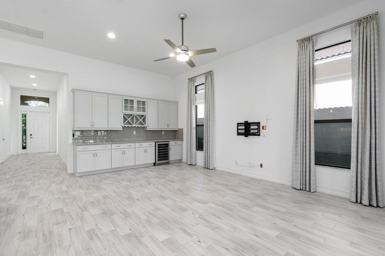 11927 Leon Circle N