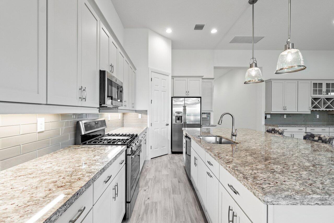 11927 Leon Circle N