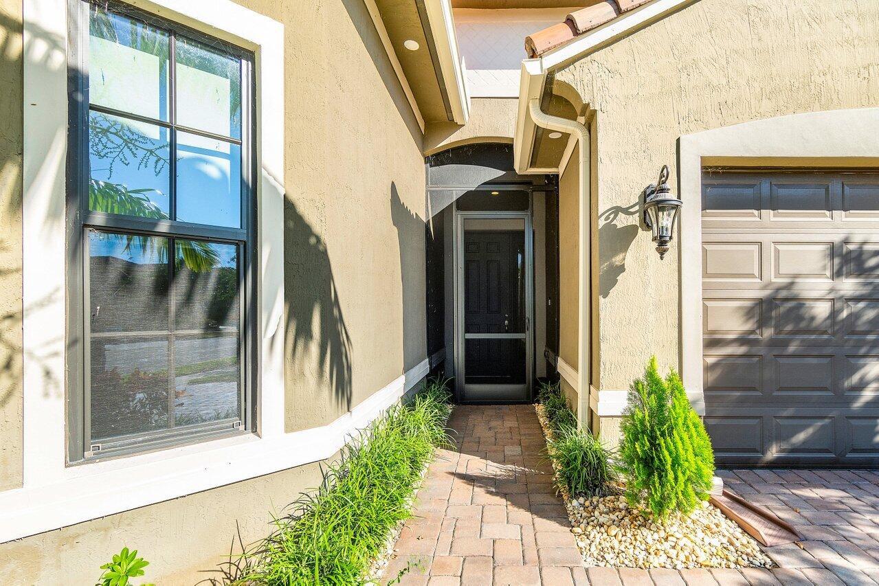 11927 Leon Circle N