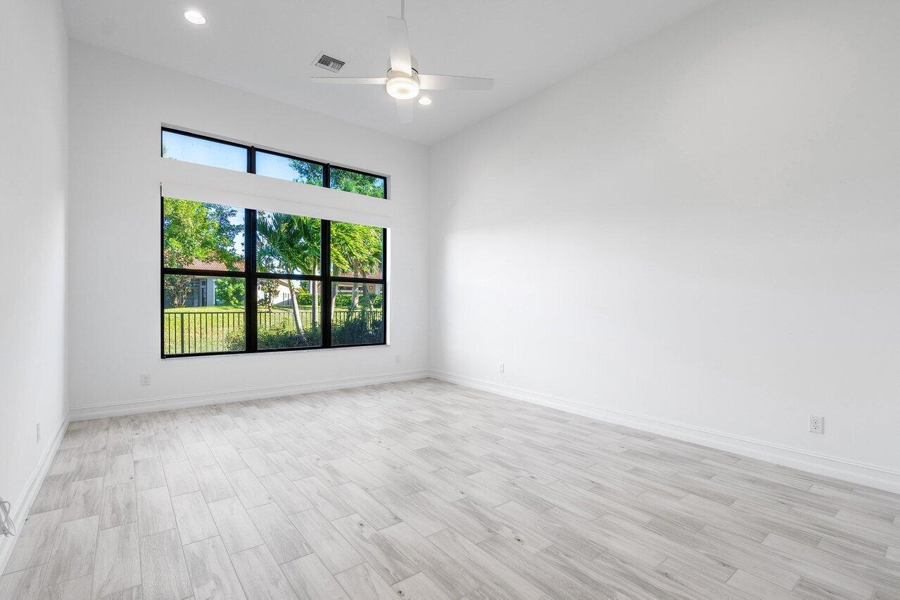11927 Leon Circle N