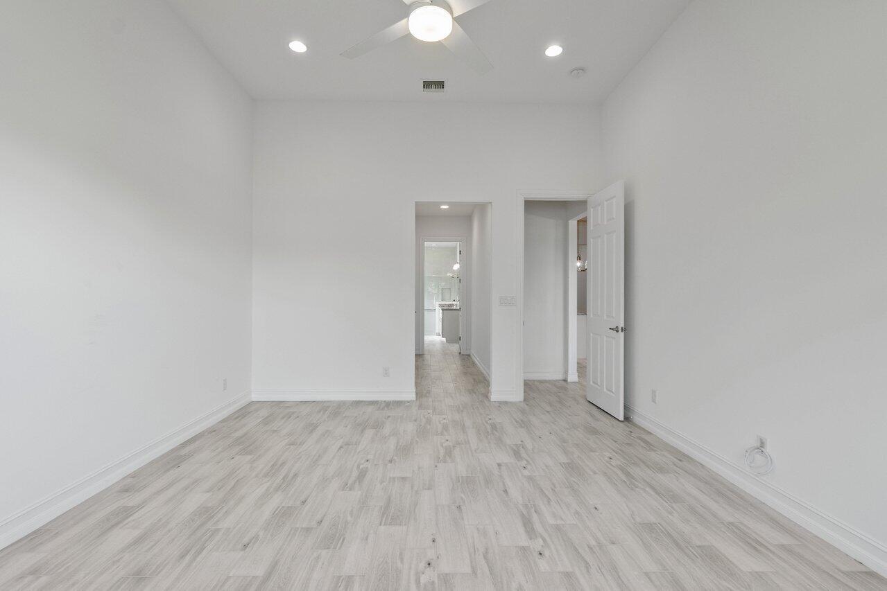 11927 Leon Circle N