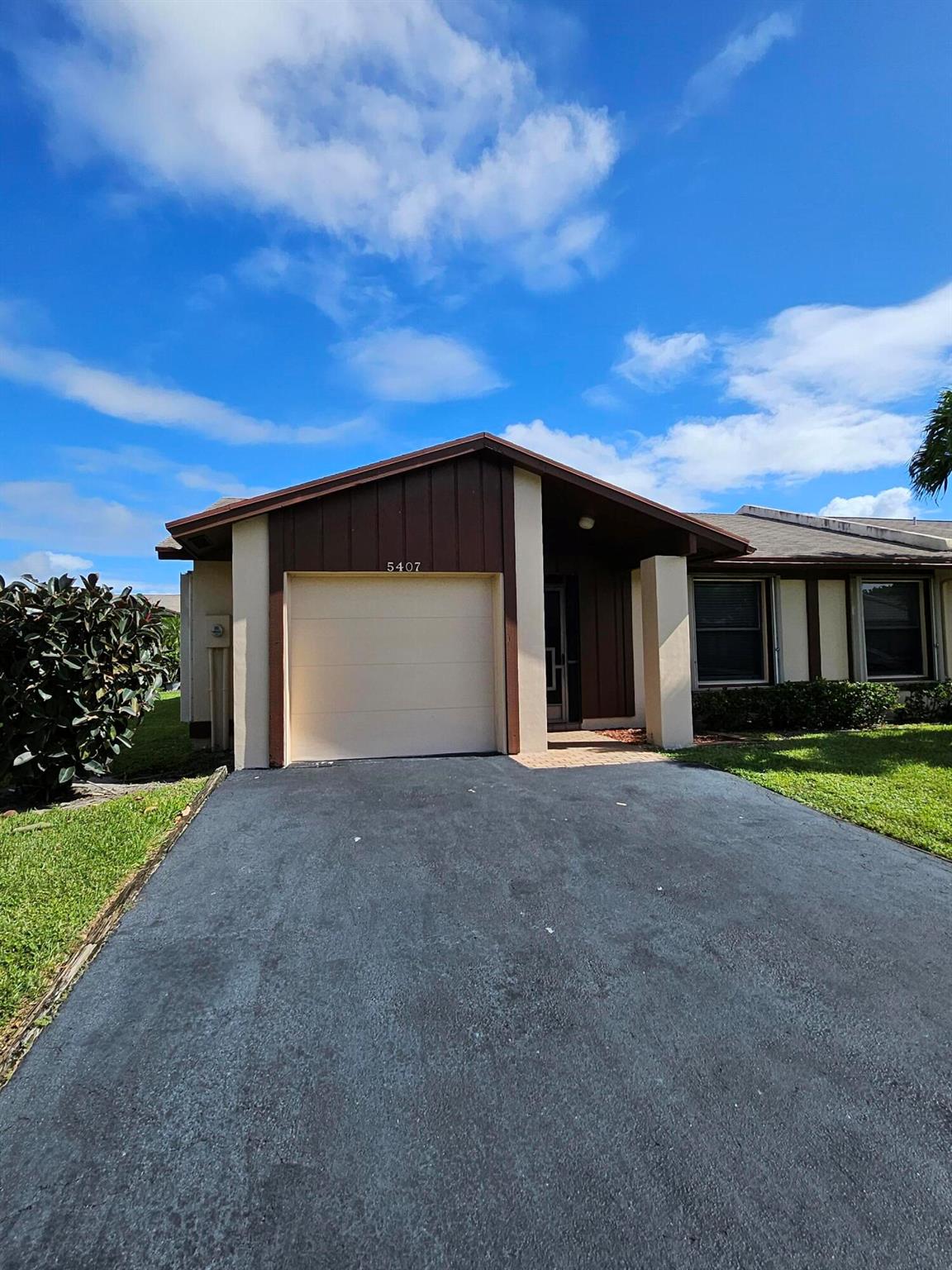 5407 Viburnum Circle