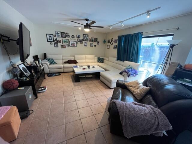 16415 Grape Way E