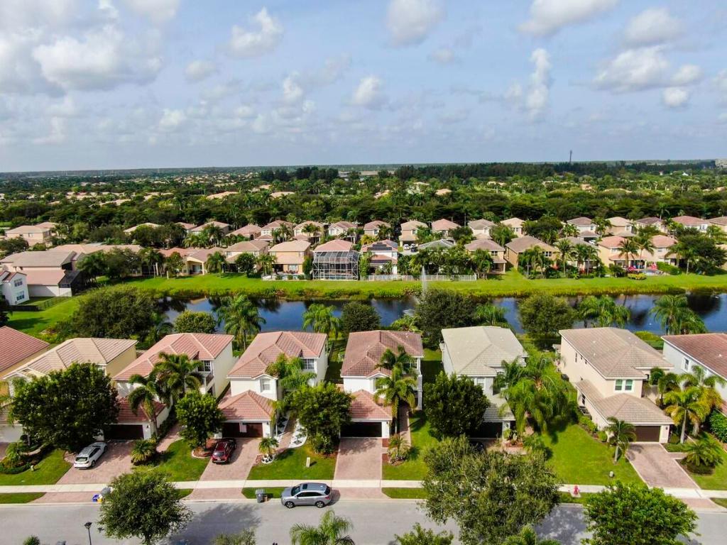 10371 Gentlewood Forest Drive, Boynton Beach