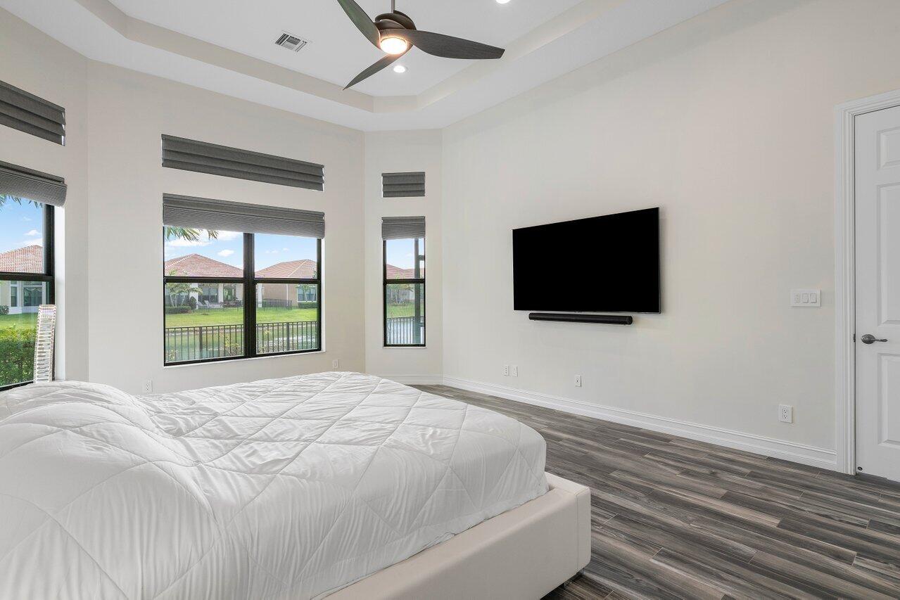 11792 Leon Circle N