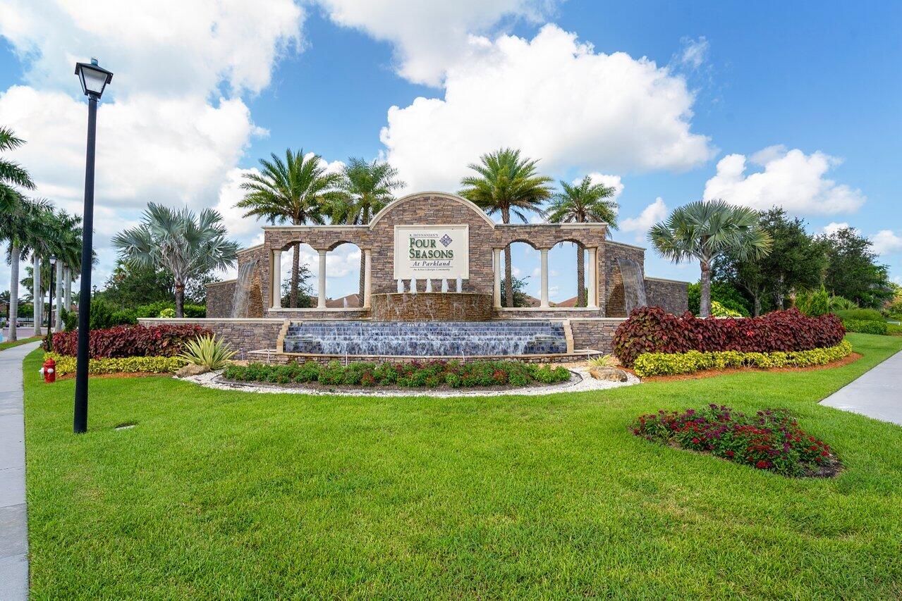 11792 Leon Circle N