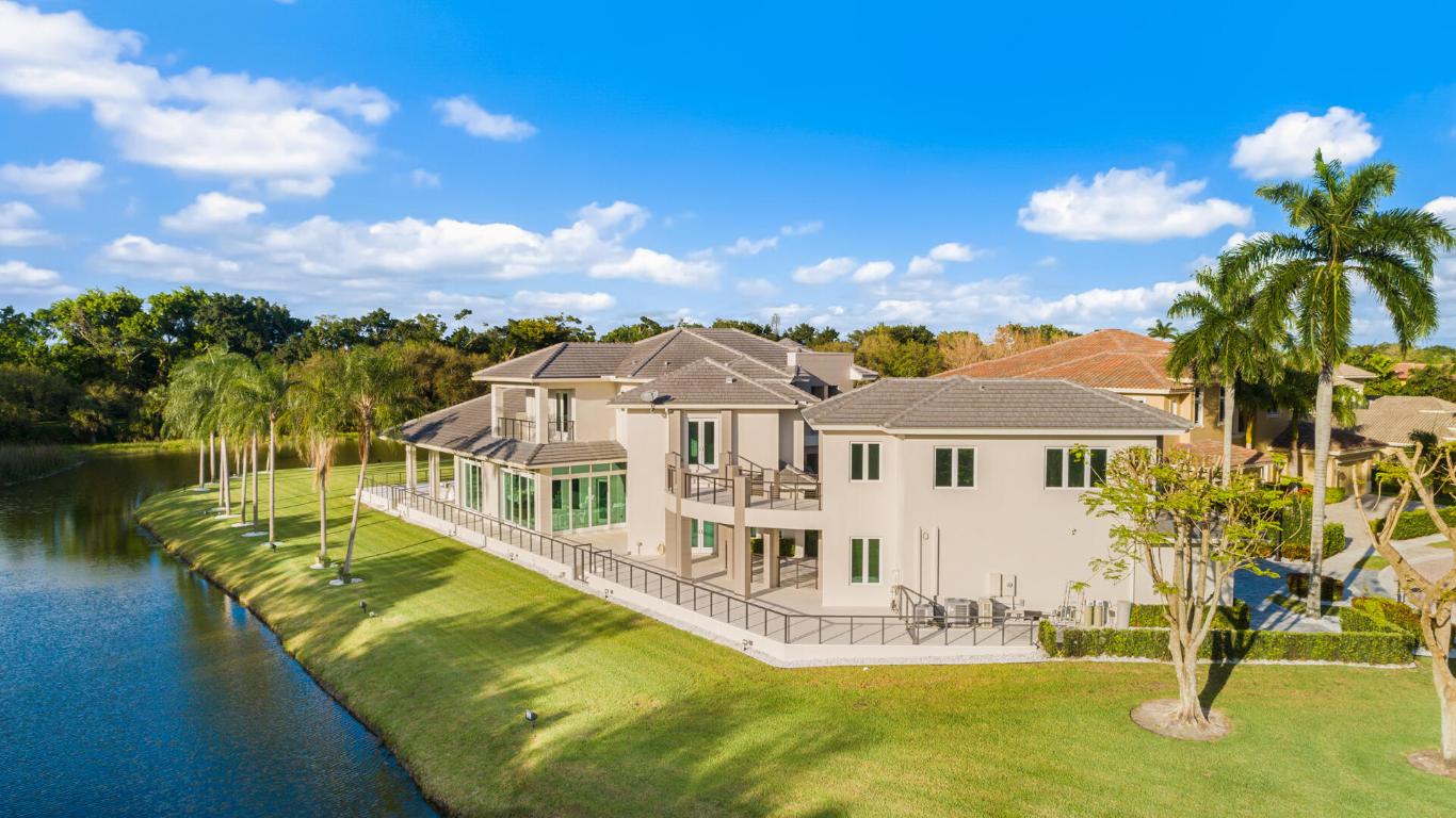 17106 Avenue Le Rivage