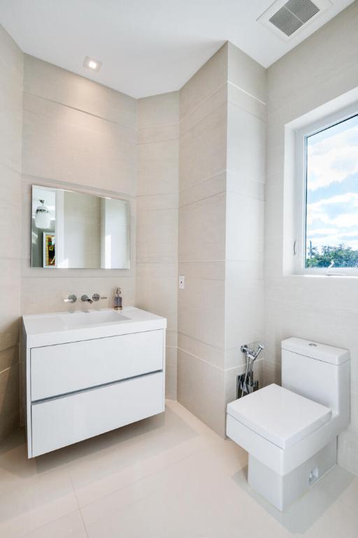17106 Avenue Le Rivage