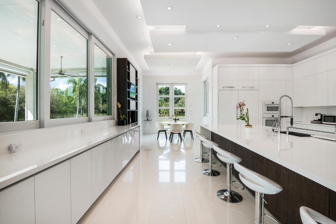 17106 Avenue Le Rivage