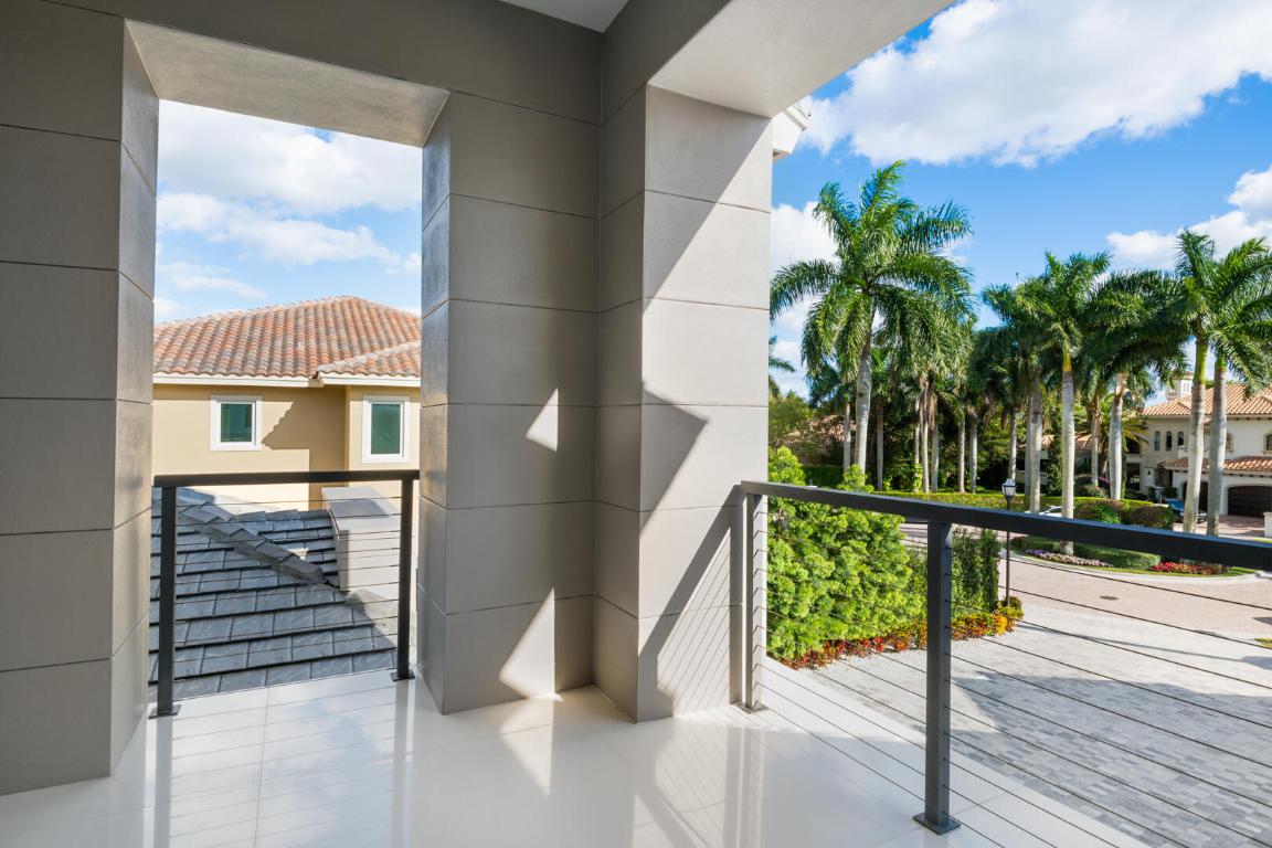 17106 Avenue Le Rivage