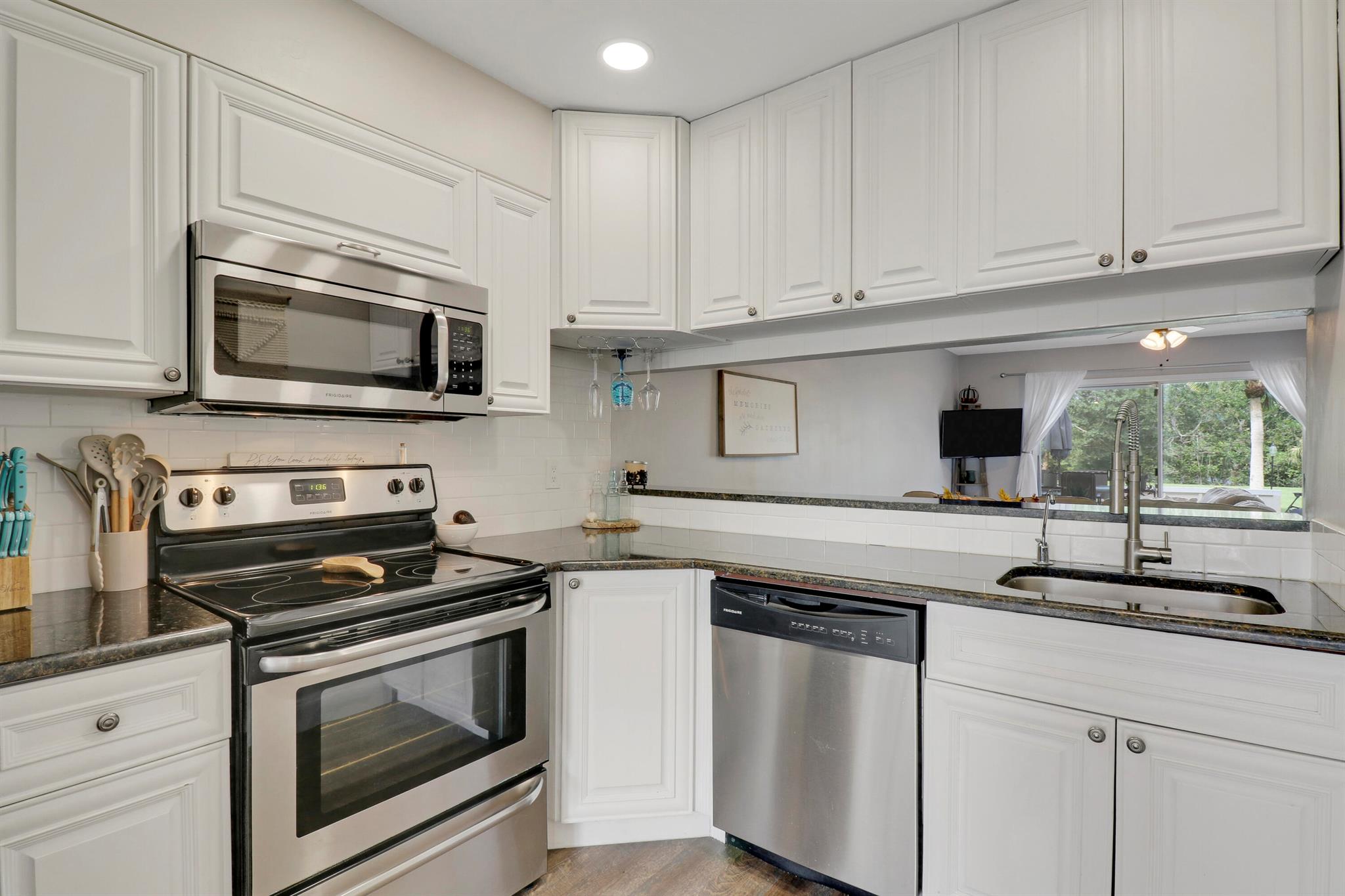 6151 Riverwalk Lane Unit: 6