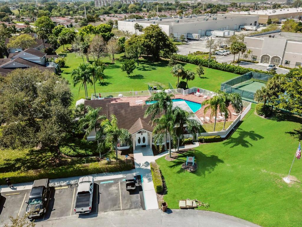 1132 W Lakes Drive, Deerfield Beach