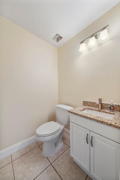 1132 W Lakes Drive, Deerfield Beach