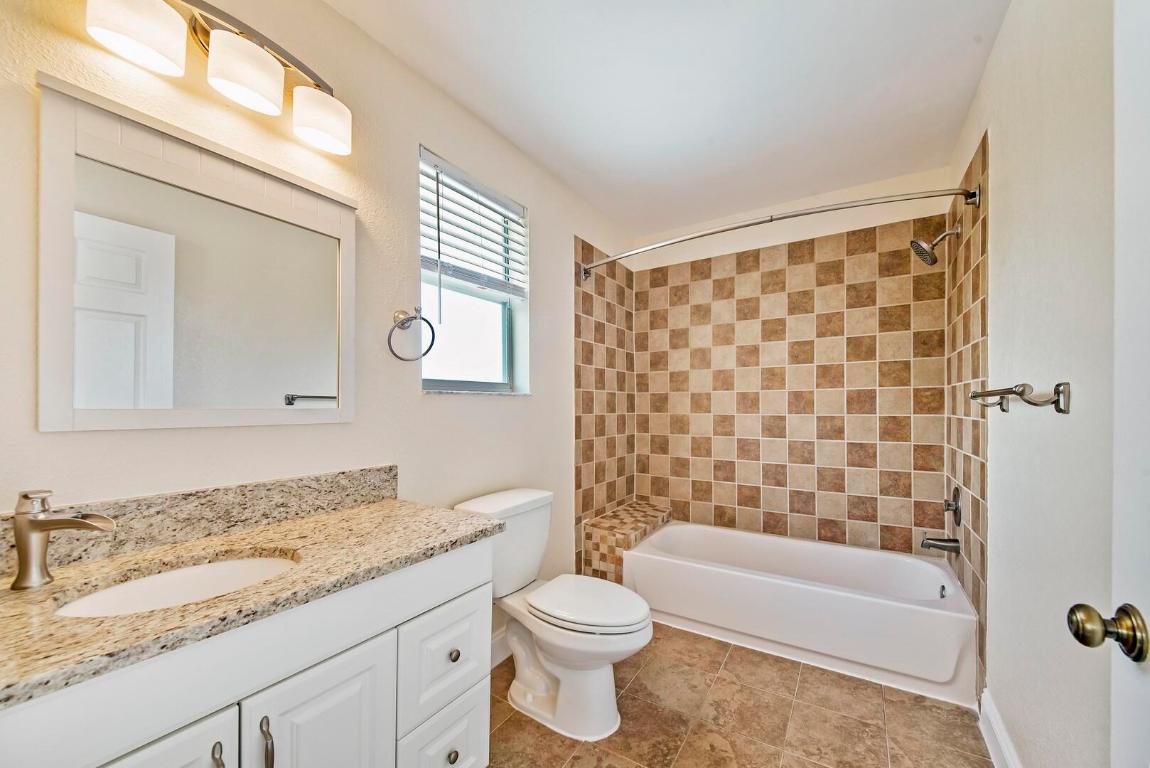 1132 W Lakes Drive, Deerfield Beach