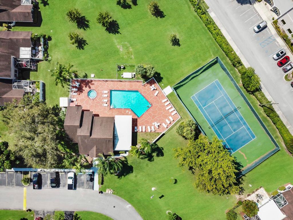 1132 W Lakes Drive, Deerfield Beach