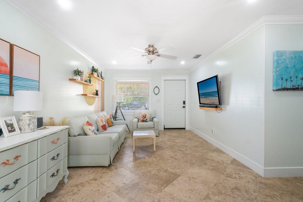 220 Reigle Avenue Unit: 220