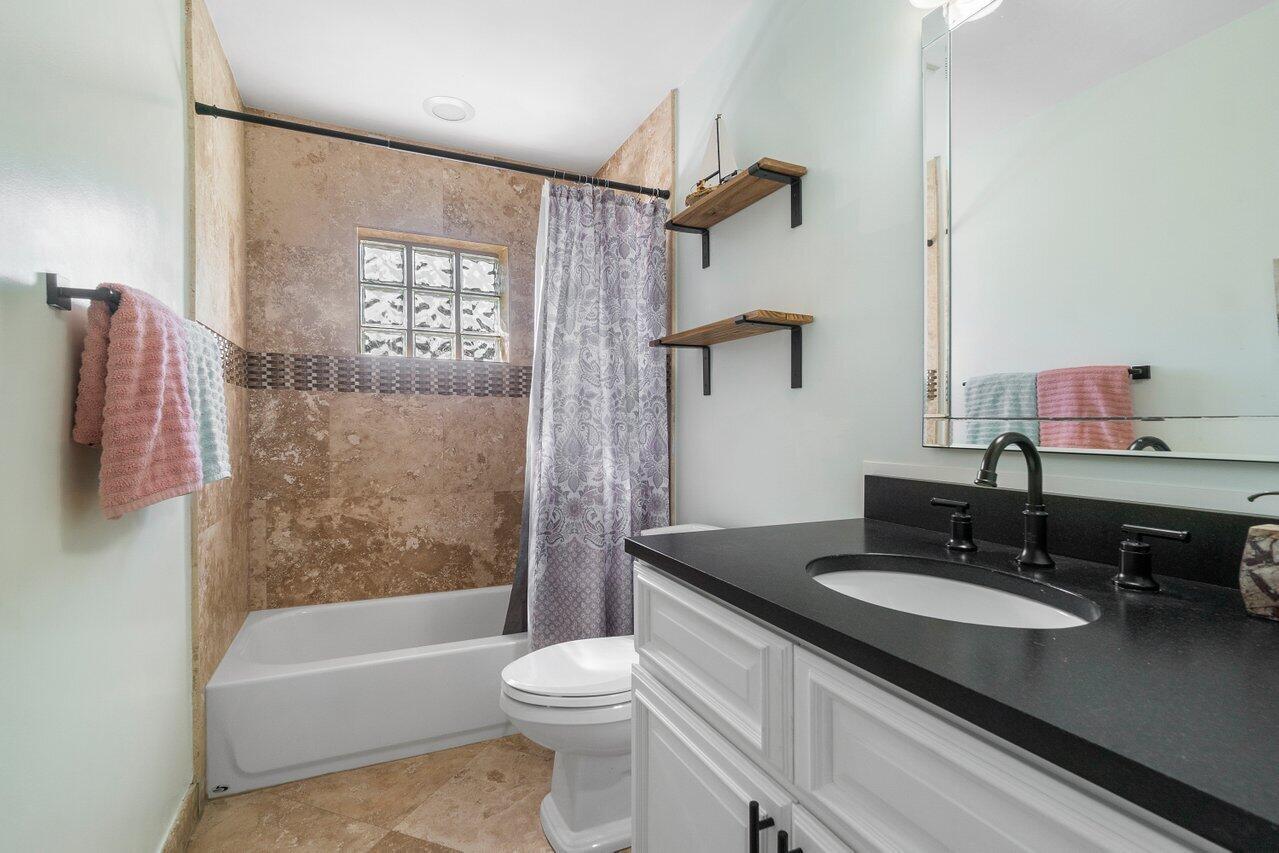 220 Reigle Avenue Unit: 220