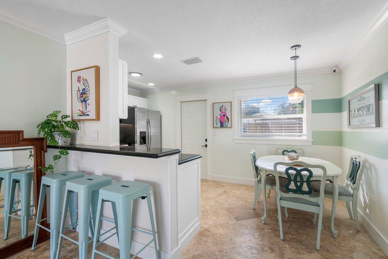 220 Reigle Avenue Unit: 220